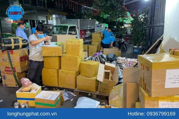 Gửi hàng đi Mỹ tại quận Phú Nhuận qua Long Hưng Phát tiết kiệm 30% phí vận chuyển